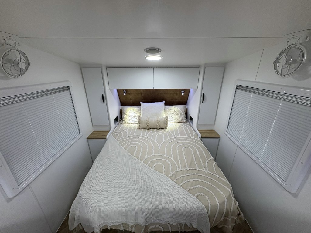 NEW 2026 SUPREME CLASSIC TOURER 20K SERIES CARAVAN 2 AXLE