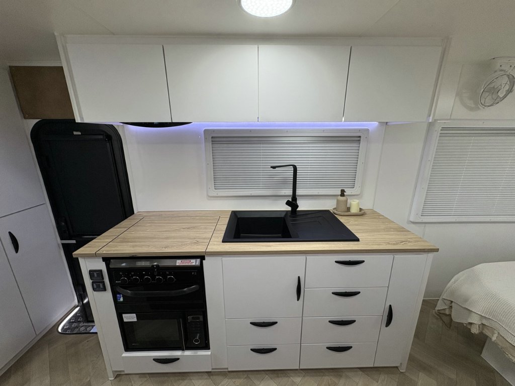 NEW 2026 SUPREME CLASSIC TOURER 20K SERIES CARAVAN 2 AXLE