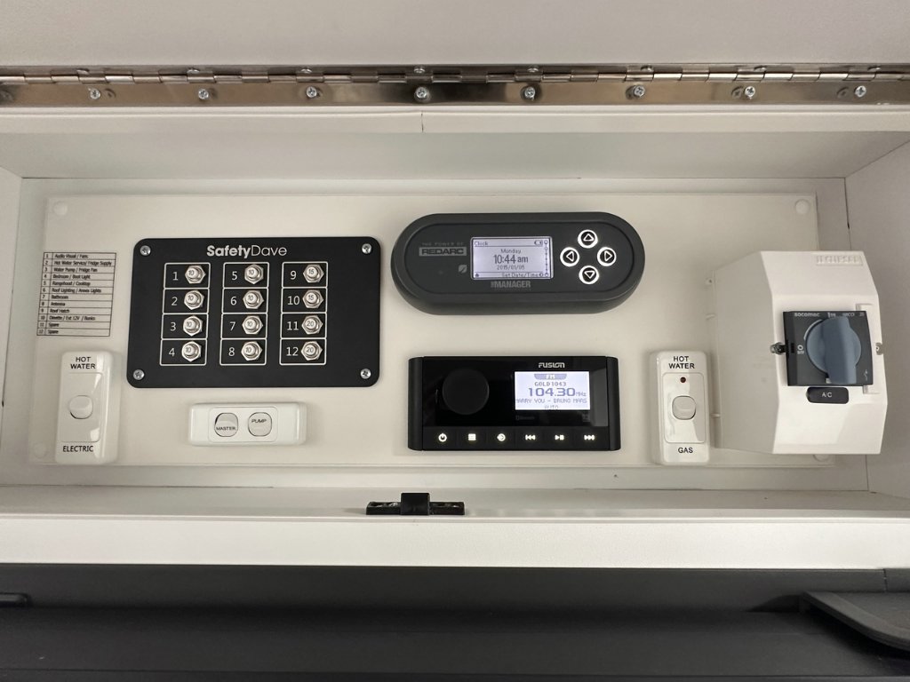 NEW 2026 SUPREME CLASSIC TOURER CARAVAN 2 AXLE