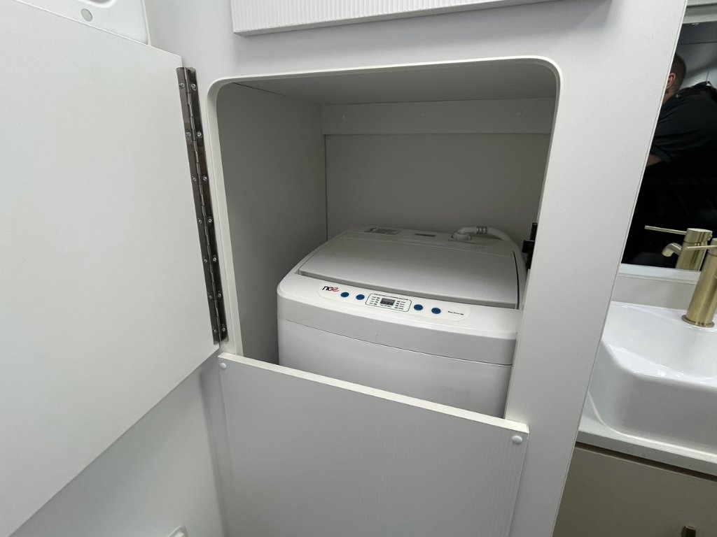 NEW 2026 SUPREME CLASSIC TOURER CARAVAN 2 AXLE