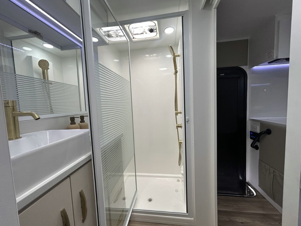 NEW 2026 SUPREME CLASSIC TOURER CARAVAN 2 AXLE