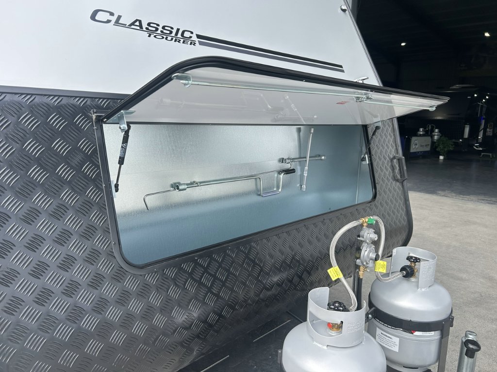 NEW 2026 SUPREME CLASSIC TOURER CARAVAN 2 AXLE