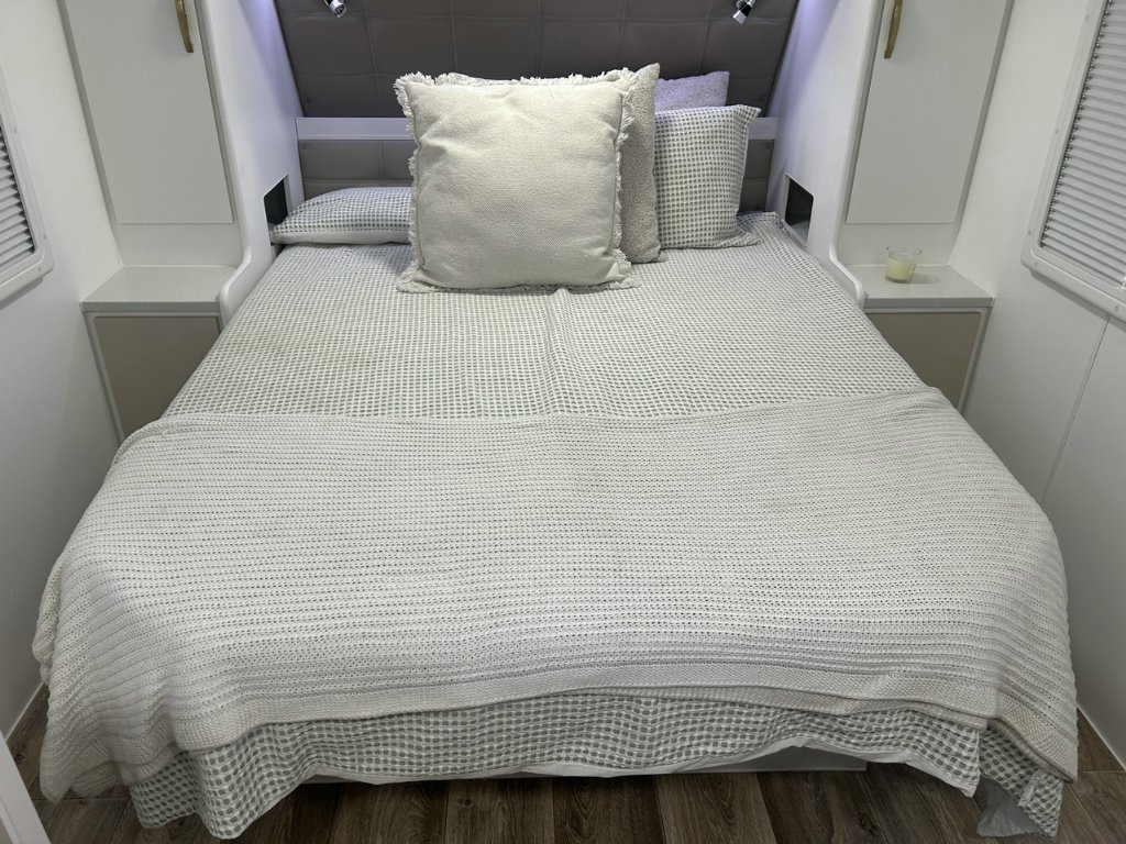 NEW 2026 SUPREME CLASSIC TOURER CARAVAN 2 AXLE