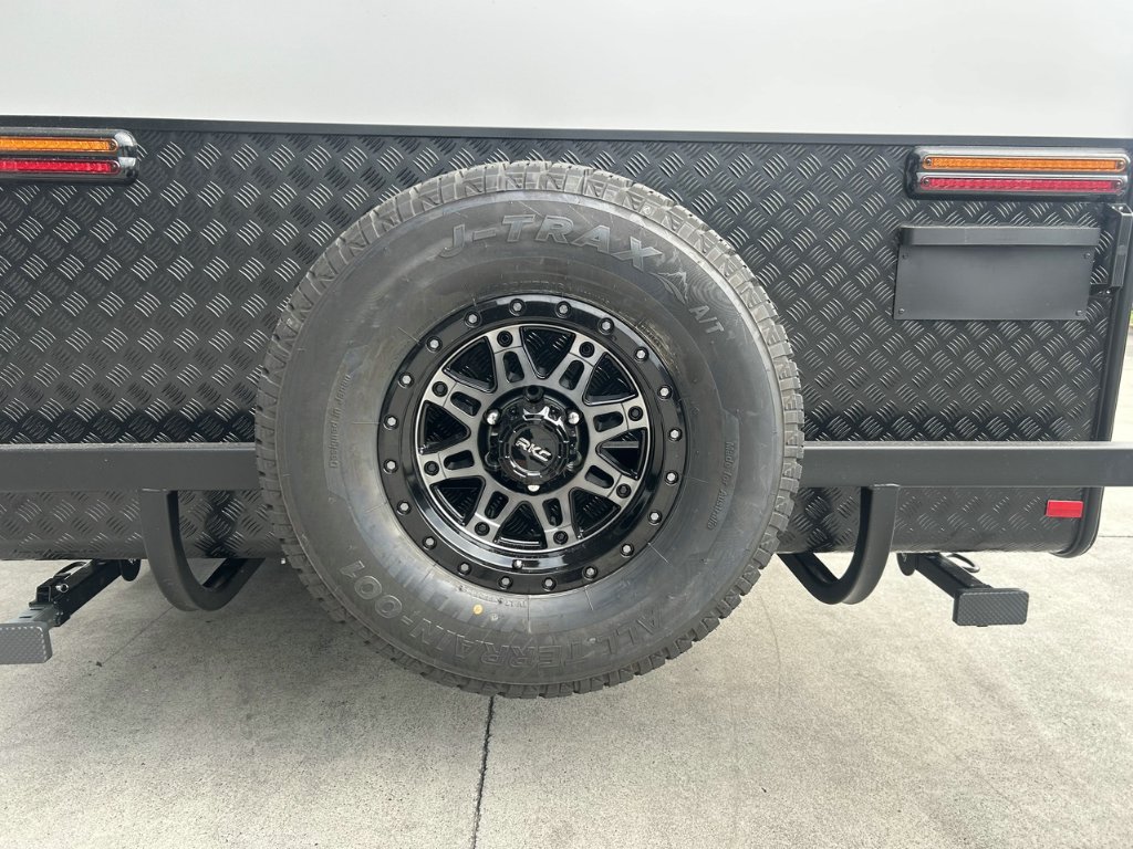 NEW 2026 SUPREME CLASSIC TOURER CARAVAN 2 AXLE