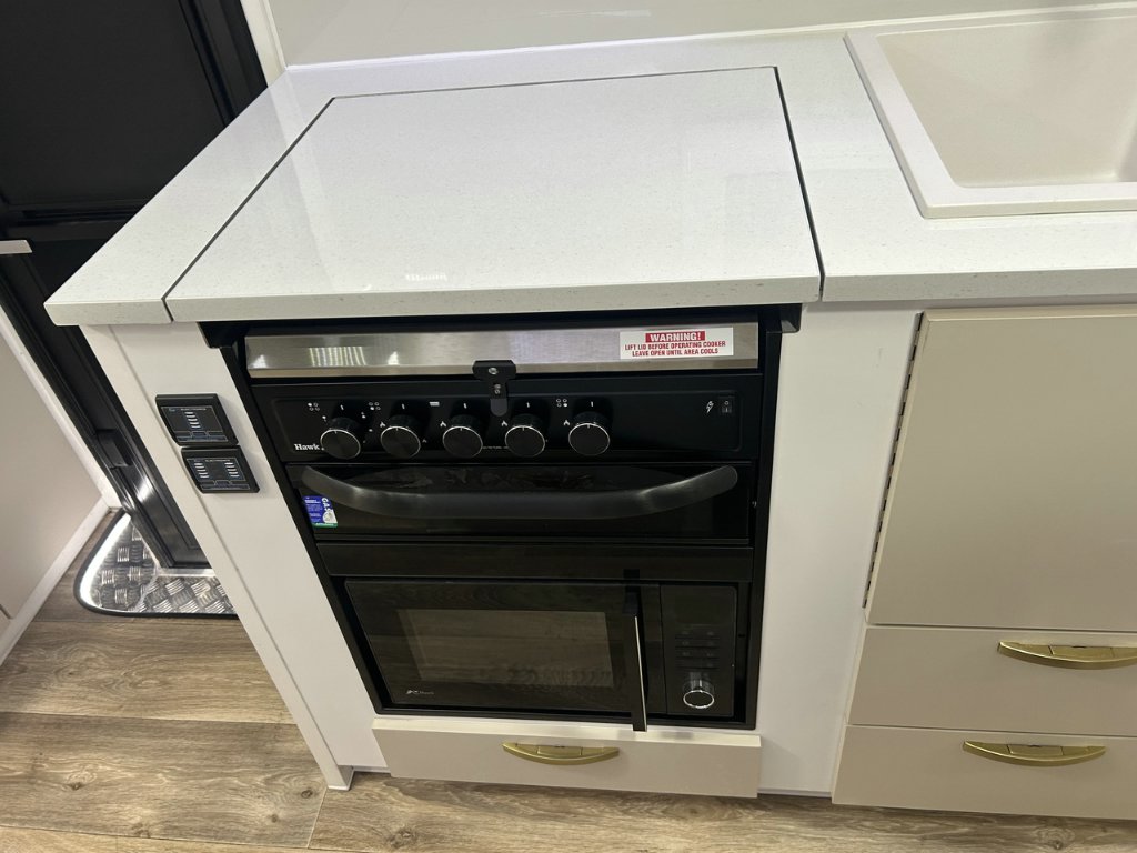 NEW 2026 SUPREME CLASSIC TOURER CARAVAN 2 AXLE