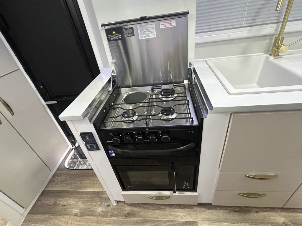 NEW 2026 SUPREME CLASSIC TOURER CARAVAN 2 AXLE