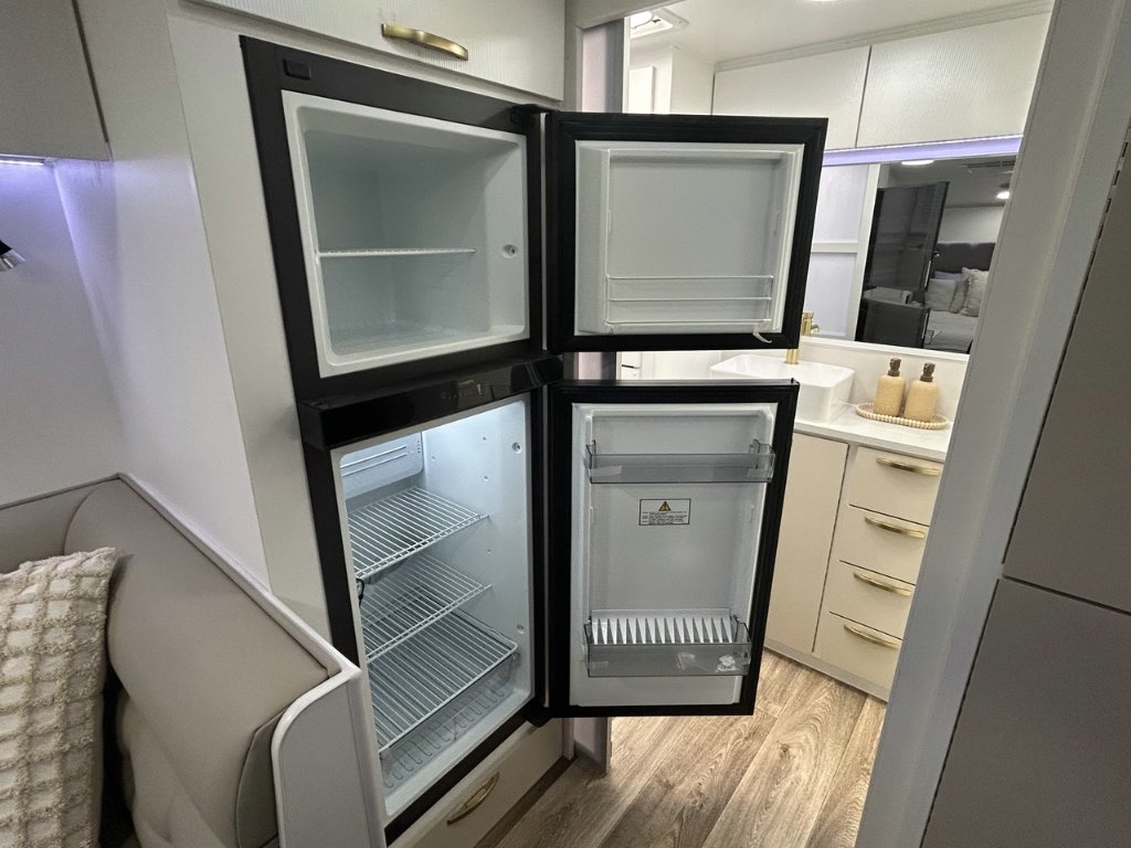 NEW 2026 SUPREME CLASSIC TOURER CARAVAN 2 AXLE