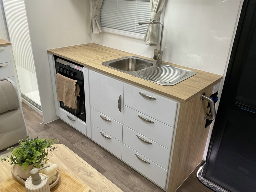 NEW 2026 SUPREME TERRITORY CARAVAN 1 AXLE