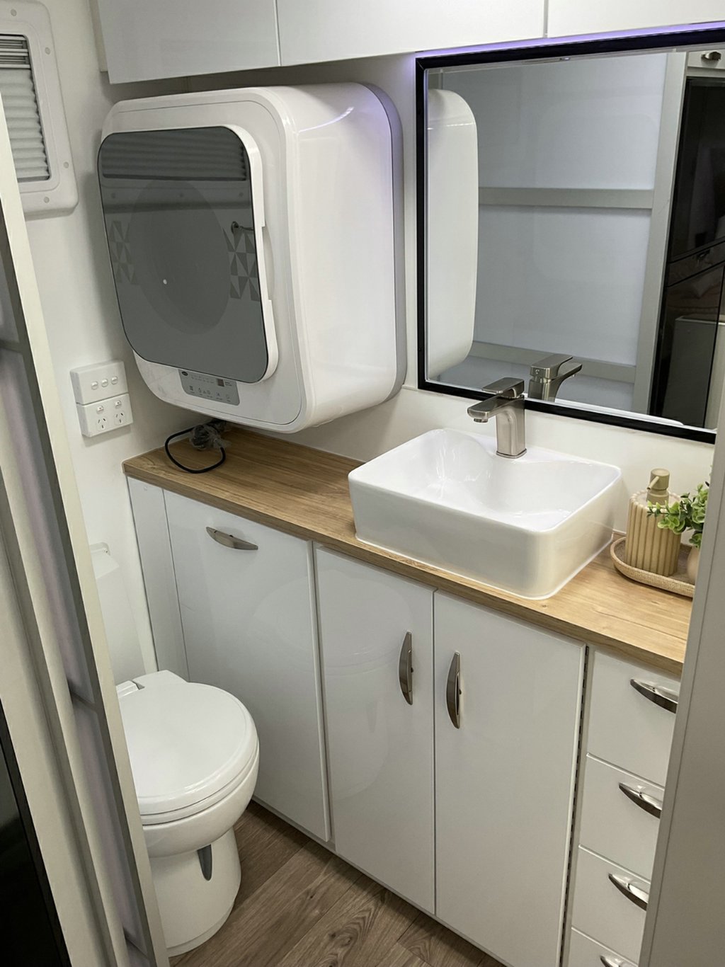 NEW 2026 SUPREME TERRITORY CARAVAN 1 AXLE