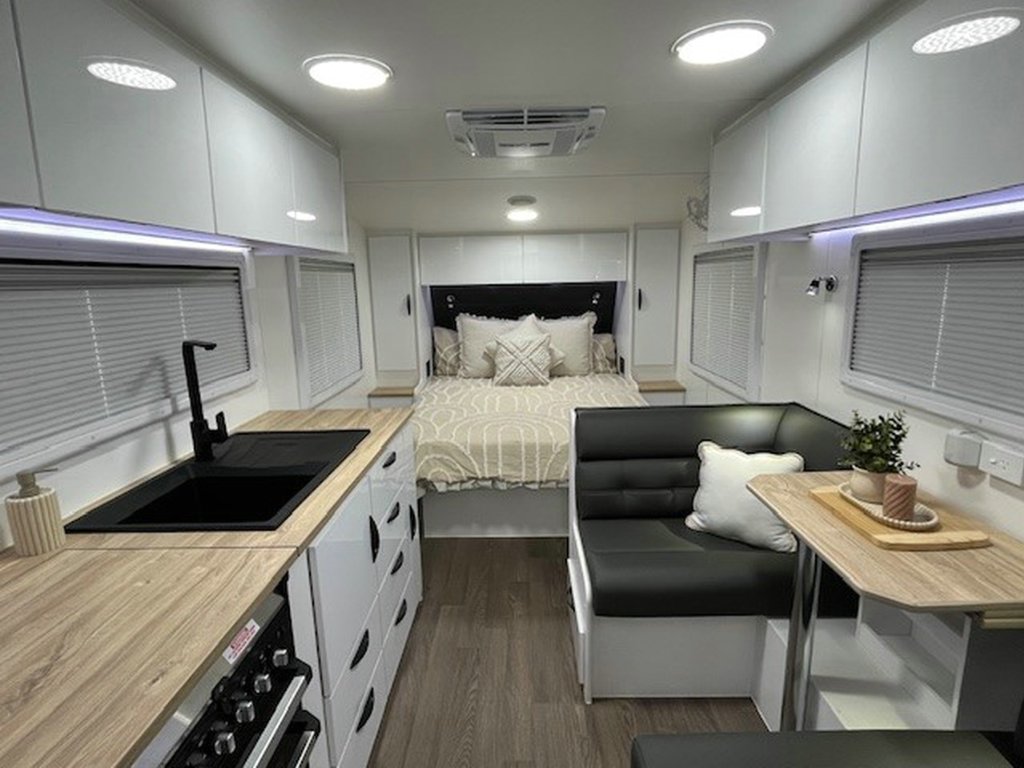 NEW 2025 SUPREME CLASSIC TOURER DIRT ROADER CARAVAN 2 AXLE