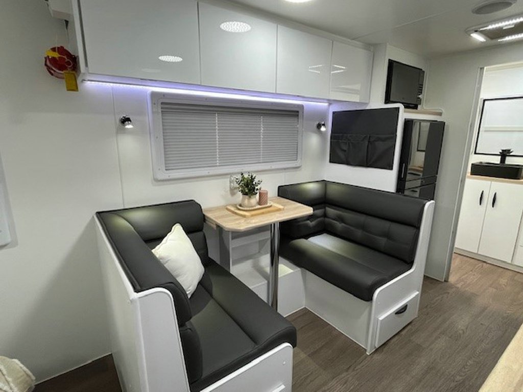 NEW 2025 SUPREME CLASSIC TOURER DIRT ROADER CARAVAN 2 AXLE