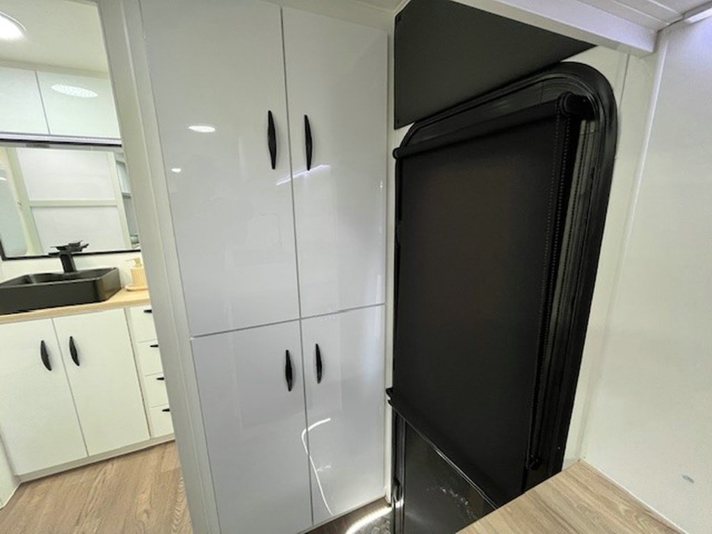 NEW 2025 SUPREME CLASSIC TOURER DIRT ROADER CARAVAN 2 AXLE