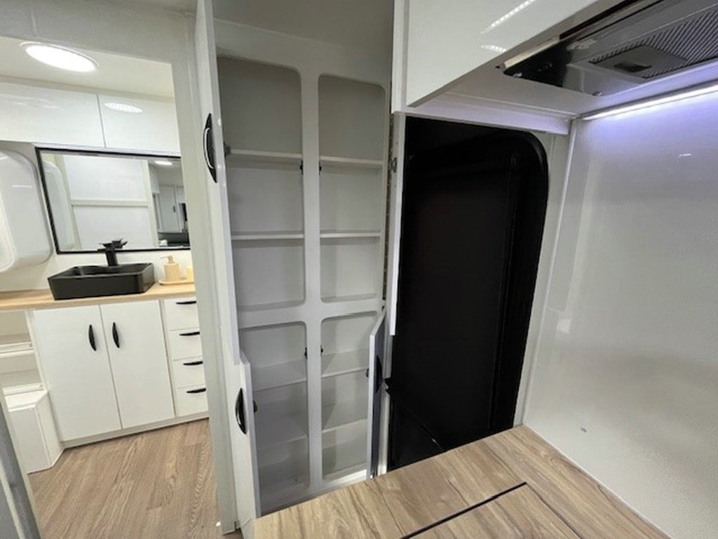 NEW 2025 SUPREME CLASSIC TOURER DIRT ROADER CARAVAN 2 AXLE