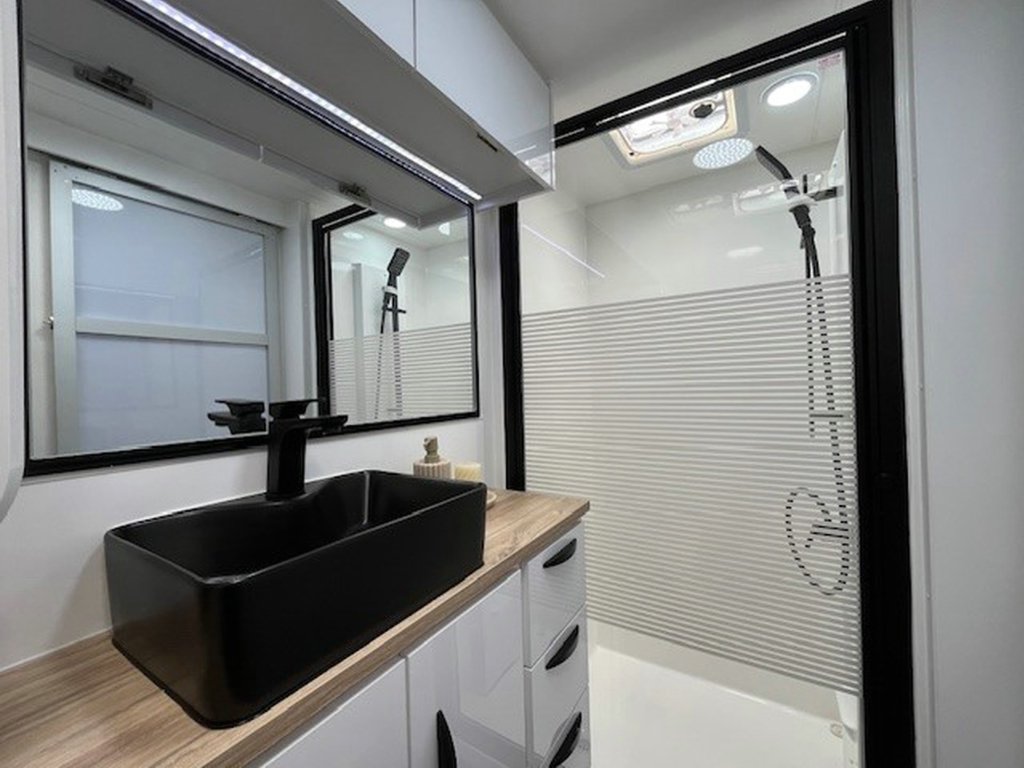 NEW 2025 SUPREME CLASSIC TOURER DIRT ROADER CARAVAN 2 AXLE