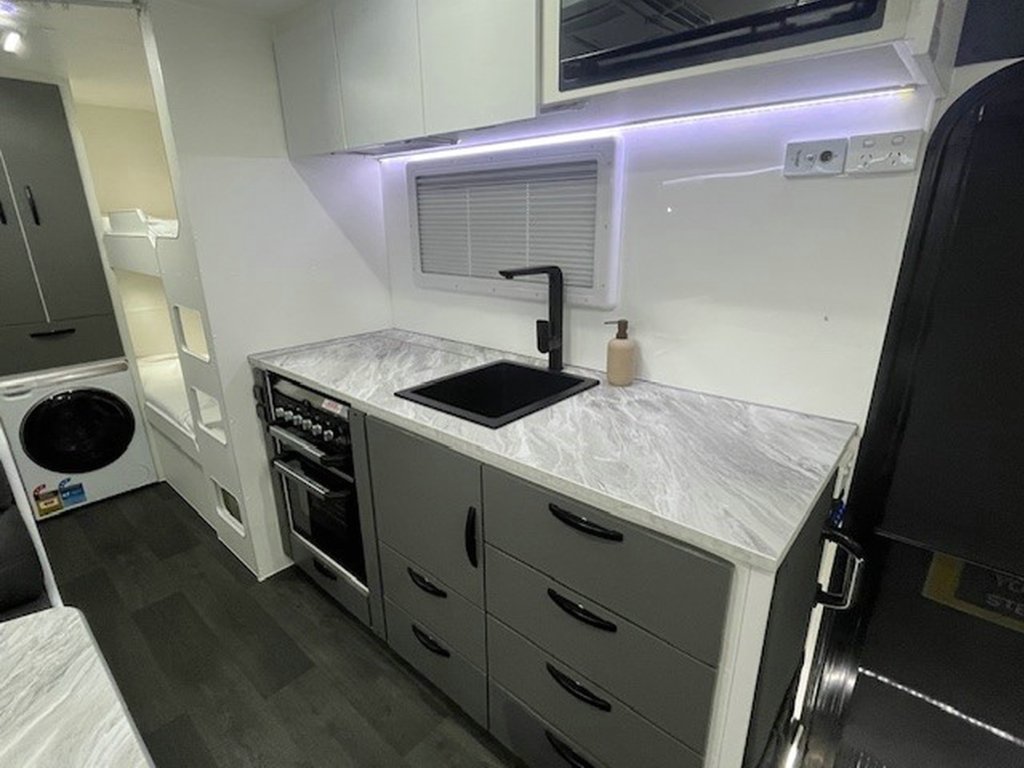 NEW 2025 LEADER CARAVANS GOLD LE CARAVAN 2 AXLE