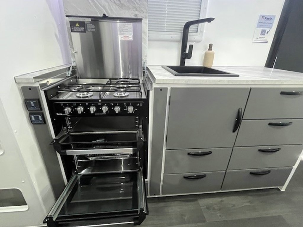 NEW 2025 LEADER CARAVANS GOLD LE CARAVAN 2 AXLE