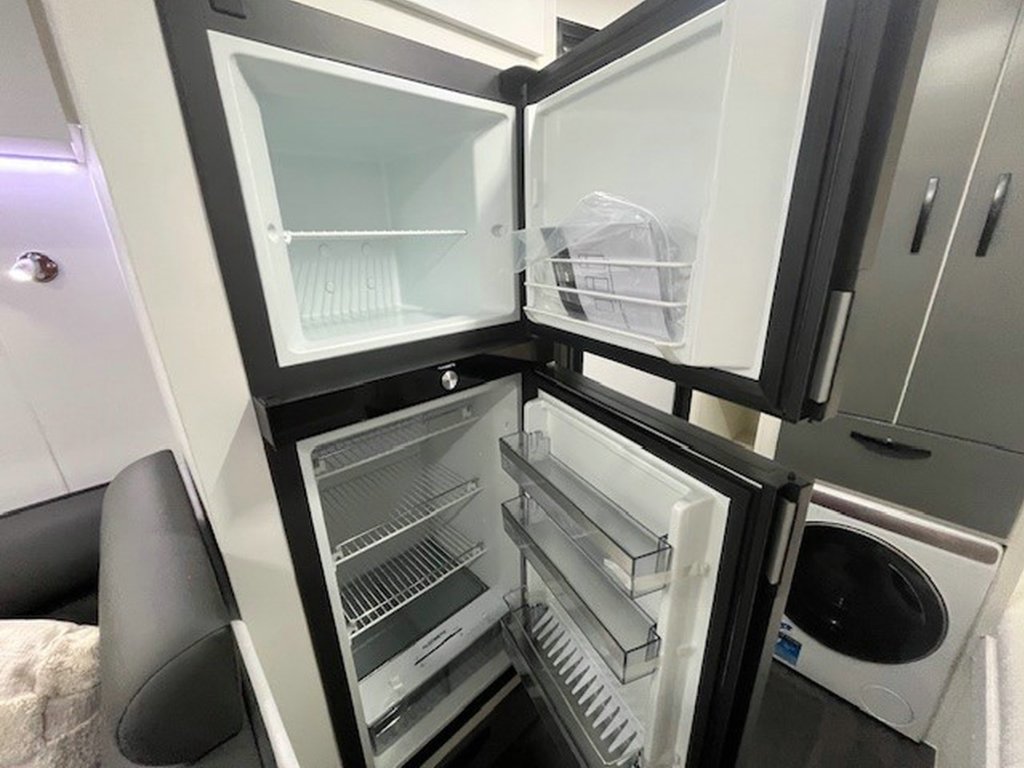 NEW 2025 LEADER CARAVANS GOLD LE CARAVAN 2 AXLE