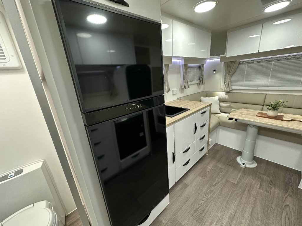 NEW 2025 SUPREME TERRITORY CARAVAN 2 AXLE