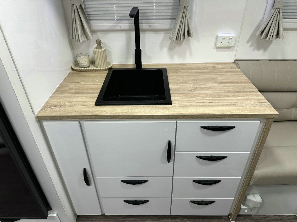 NEW 2025 SUPREME TERRITORY CARAVAN 2 AXLE