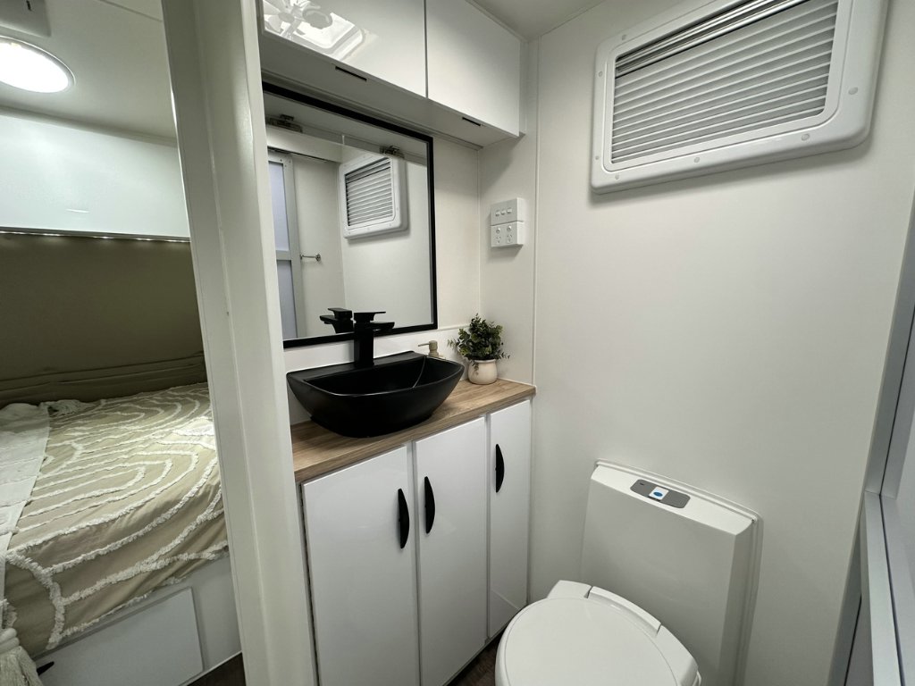 NEW 2025 SUPREME TERRITORY CARAVAN 2 AXLE