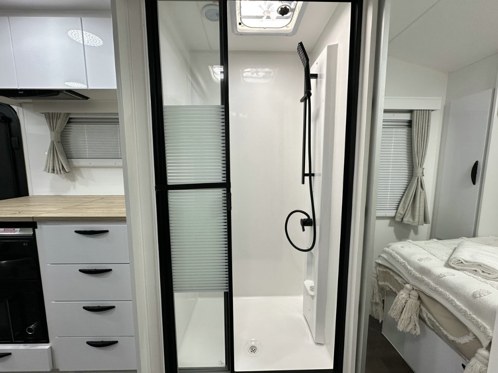 NEW 2025 SUPREME TERRITORY CARAVAN 2 AXLE