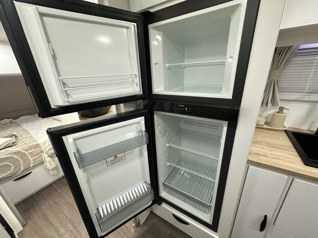 NEW 2025 SUPREME TERRITORY CARAVAN 2 AXLE