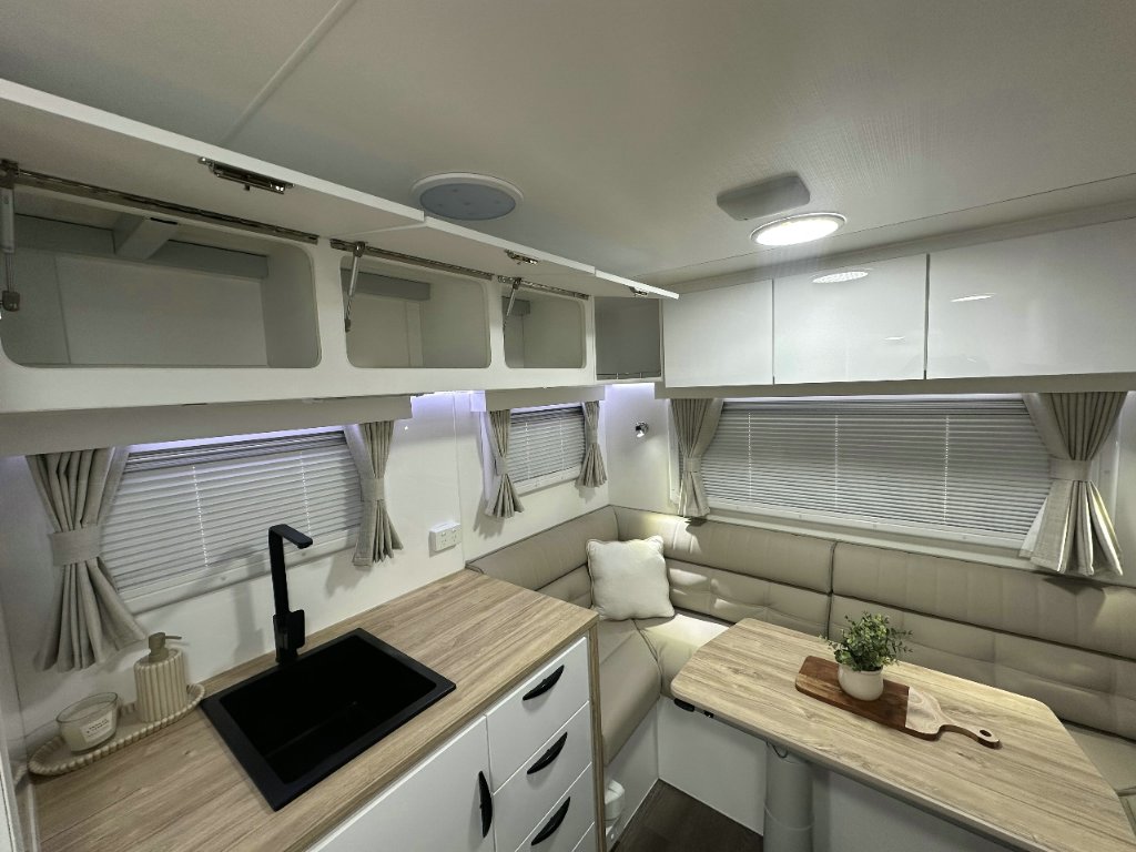 NEW 2025 SUPREME TERRITORY CARAVAN 2 AXLE