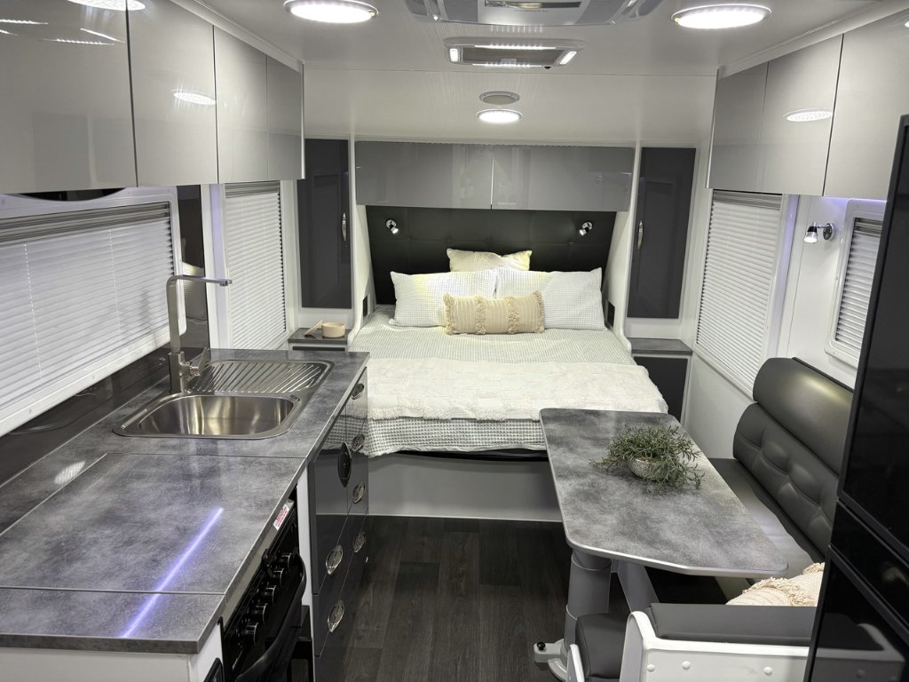 NEW 2026 SUPREME CLASSIC TOURER CARAVAN 1 AXLE