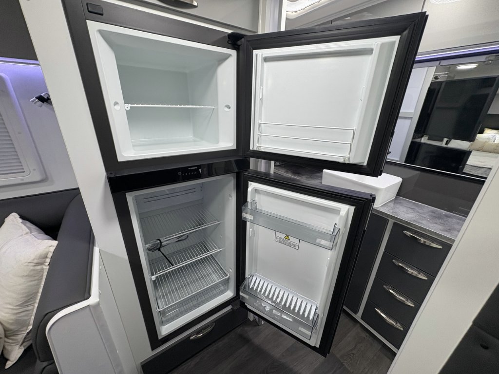 NEW 2026 SUPREME CLASSIC TOURER CARAVAN 1 AXLE