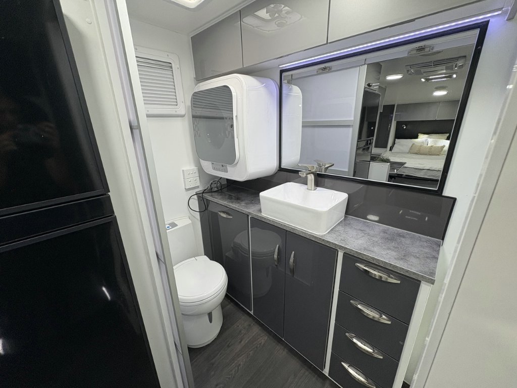 NEW 2026 SUPREME CLASSIC TOURER CARAVAN 1 AXLE