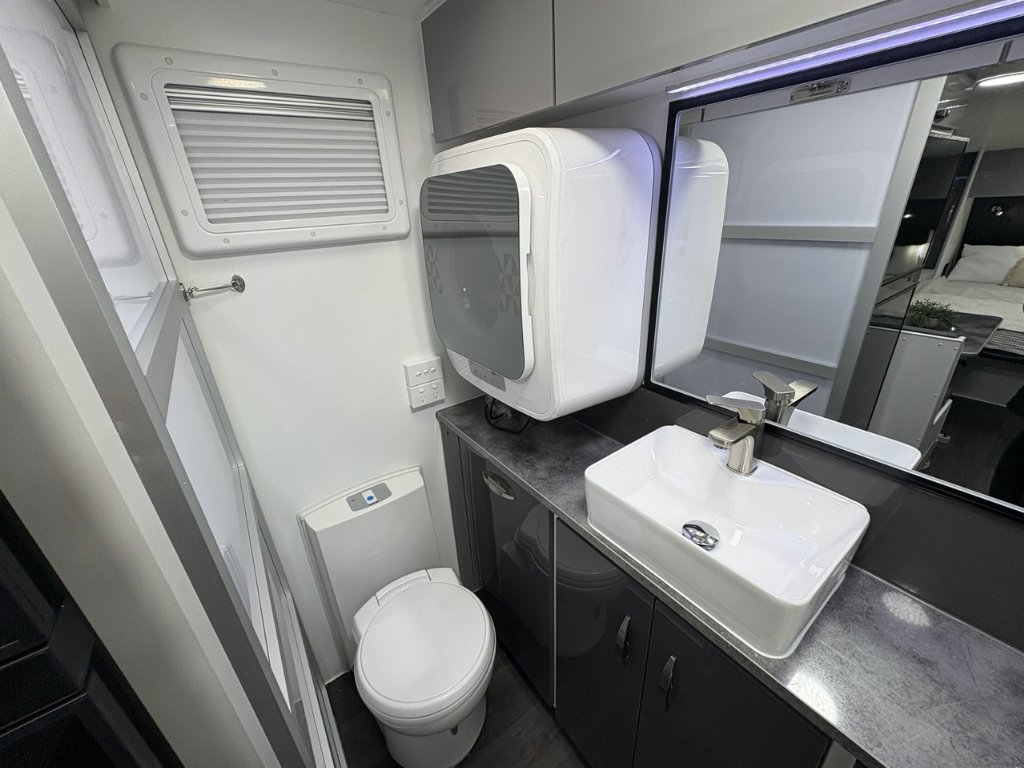 NEW 2026 SUPREME CLASSIC TOURER CARAVAN 1 AXLE