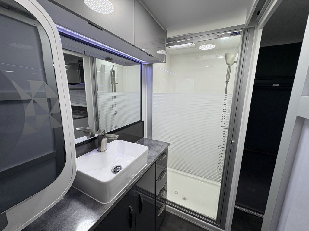 NEW 2026 SUPREME CLASSIC TOURER CARAVAN 1 AXLE