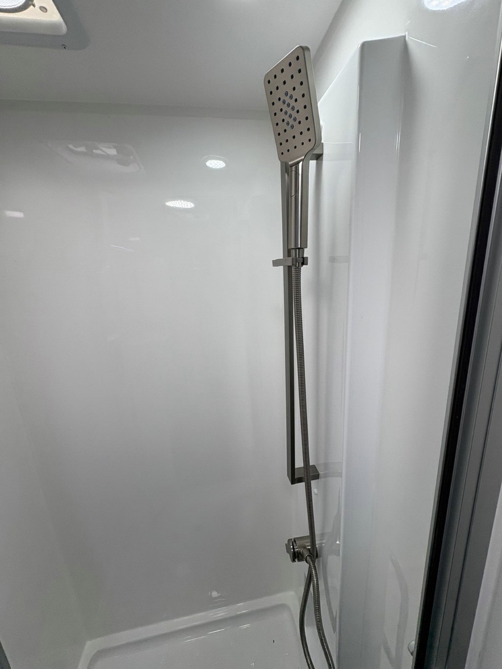 NEW 2026 SUPREME CLASSIC TOURER CARAVAN 1 AXLE