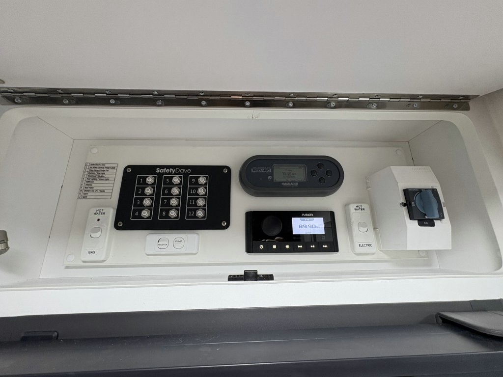 NEW 2026 SUPREME CLASSIC TOURER CARAVAN 1 AXLE