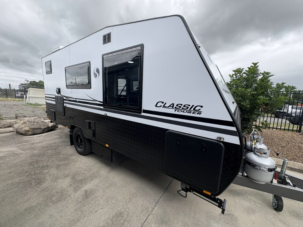 NEW 2026 SUPREME CLASSIC TOURER CARAVAN 1 AXLE