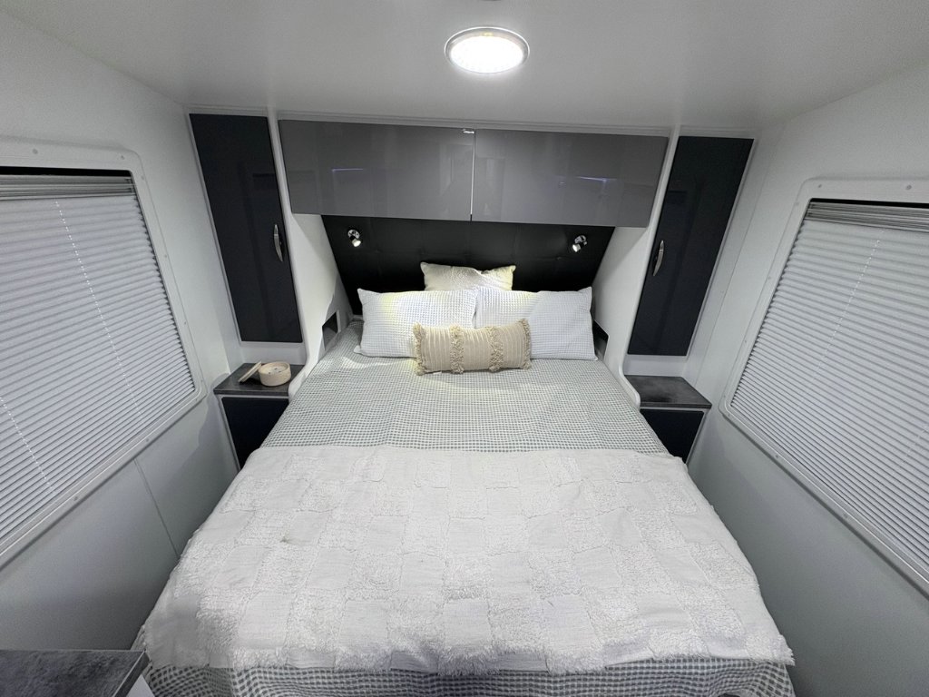 NEW 2026 SUPREME CLASSIC TOURER CARAVAN 1 AXLE