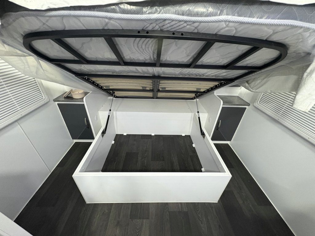 NEW 2026 SUPREME CLASSIC TOURER CARAVAN 1 AXLE