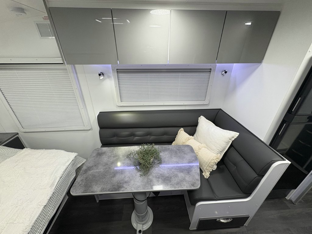 NEW 2026 SUPREME CLASSIC TOURER CARAVAN 1 AXLE