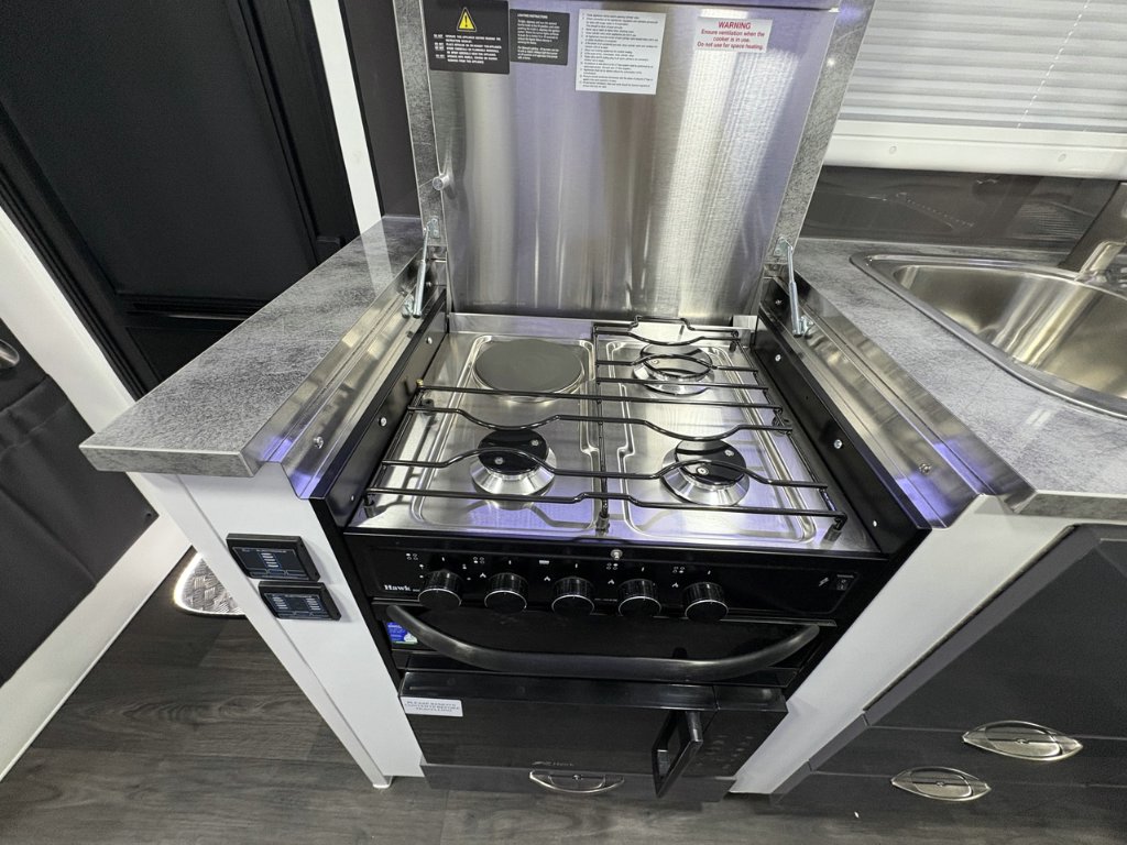 NEW 2026 SUPREME CLASSIC TOURER CARAVAN 1 AXLE