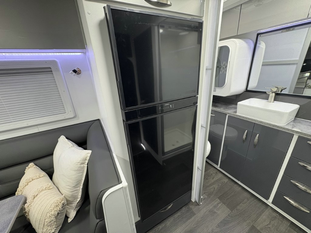 NEW 2026 SUPREME CLASSIC TOURER CARAVAN 1 AXLE