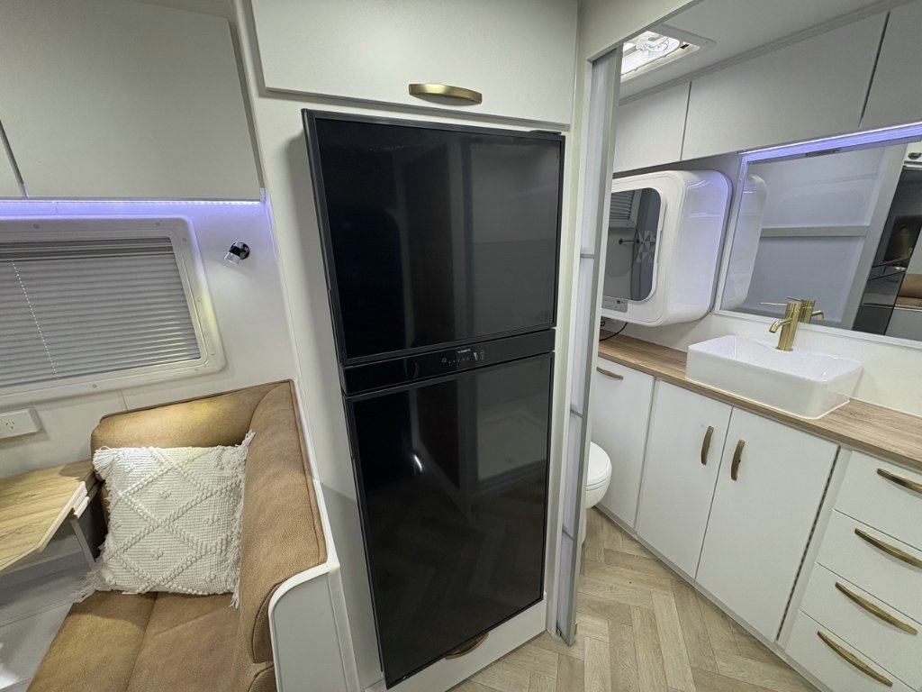 NEW 2026 SUPREME CLASSIC TOURER CARAVAN 1 AXLE