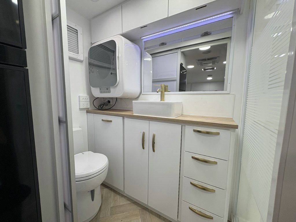 NEW 2026 SUPREME CLASSIC TOURER CARAVAN 1 AXLE