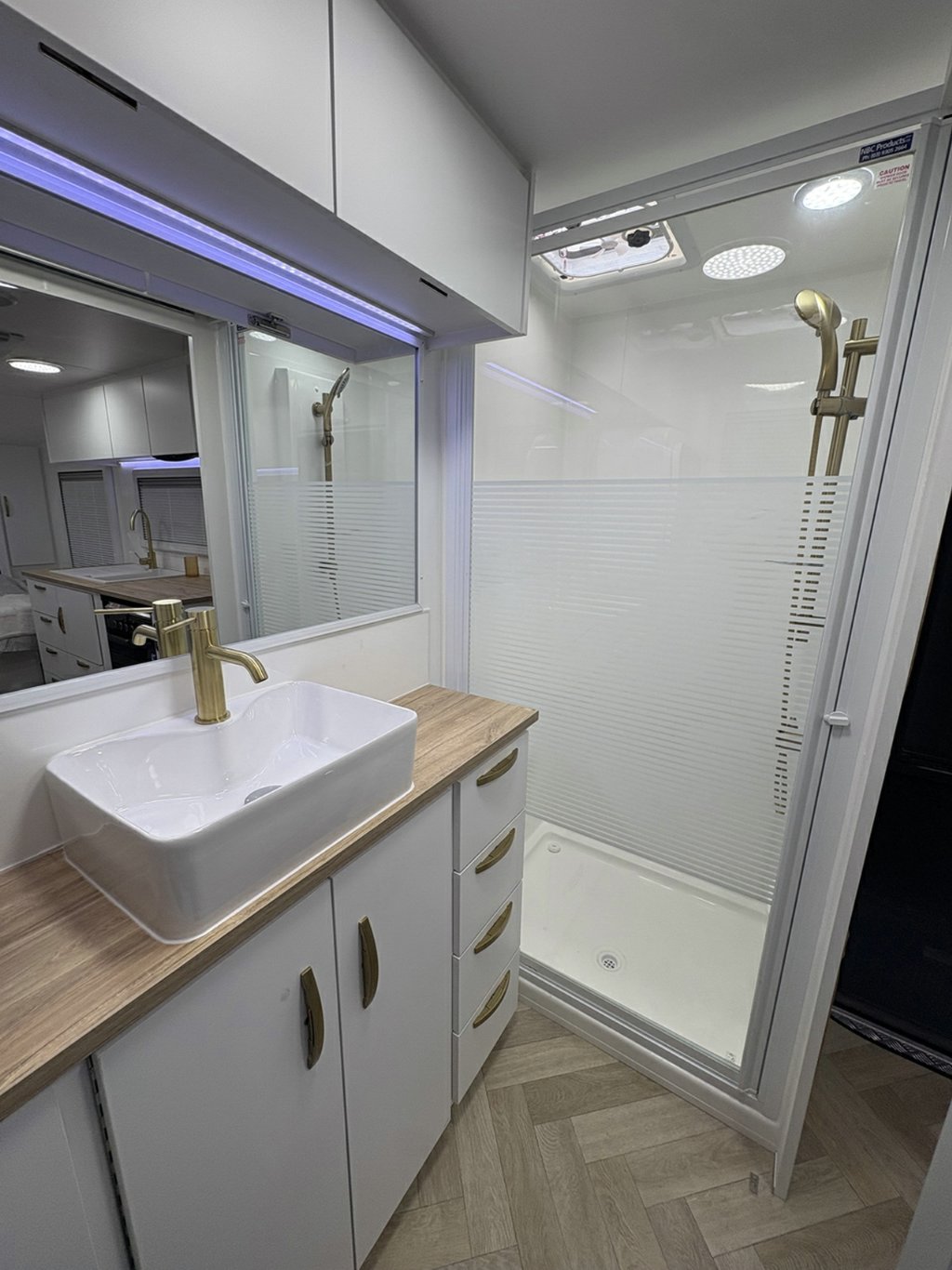 NEW 2026 SUPREME CLASSIC TOURER CARAVAN 1 AXLE