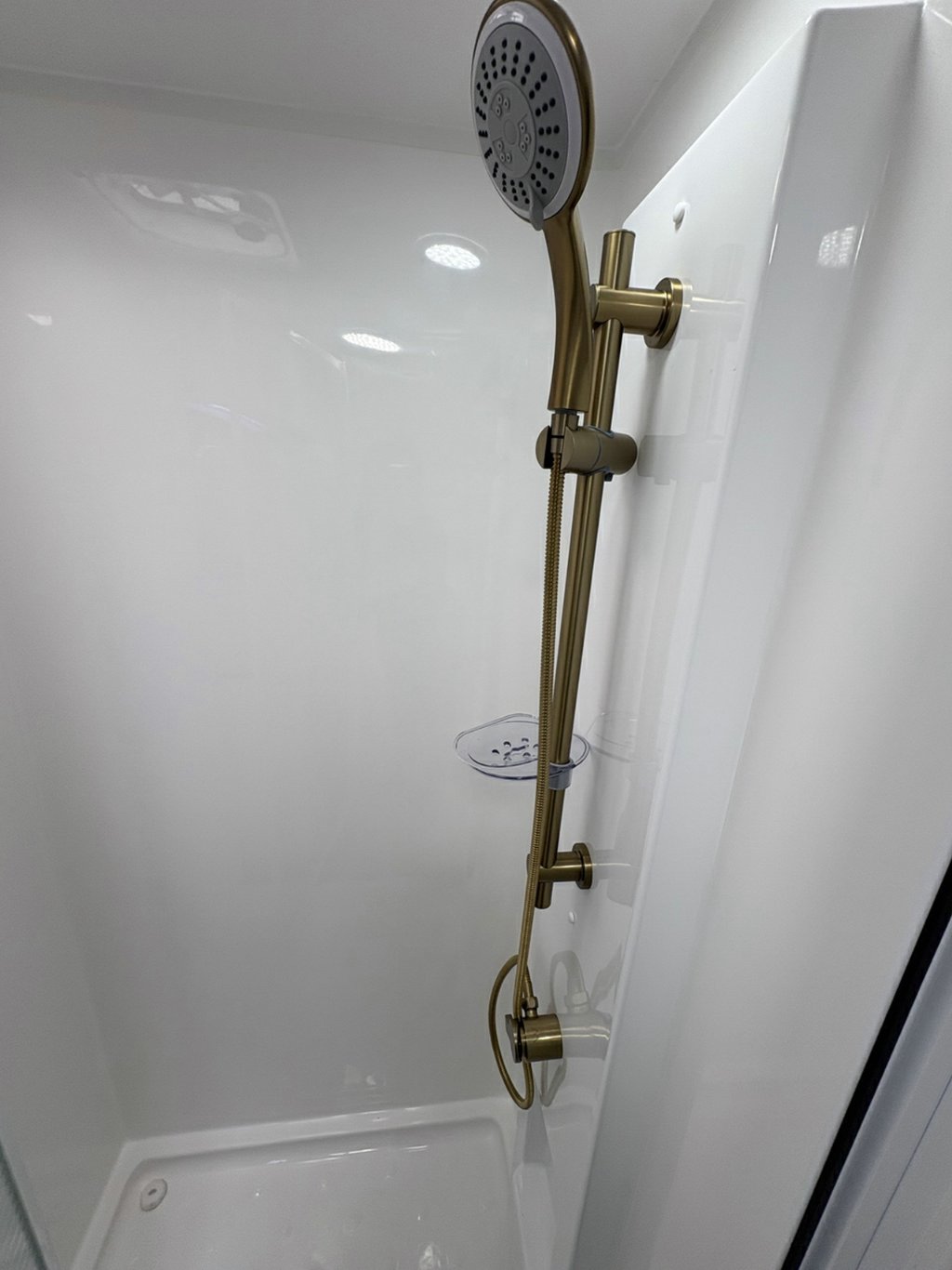 NEW 2026 SUPREME CLASSIC TOURER CARAVAN 1 AXLE