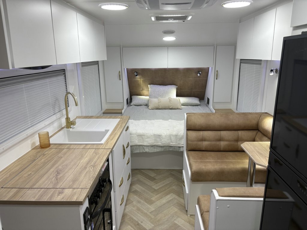 NEW 2026 SUPREME CLASSIC TOURER CARAVAN 1 AXLE