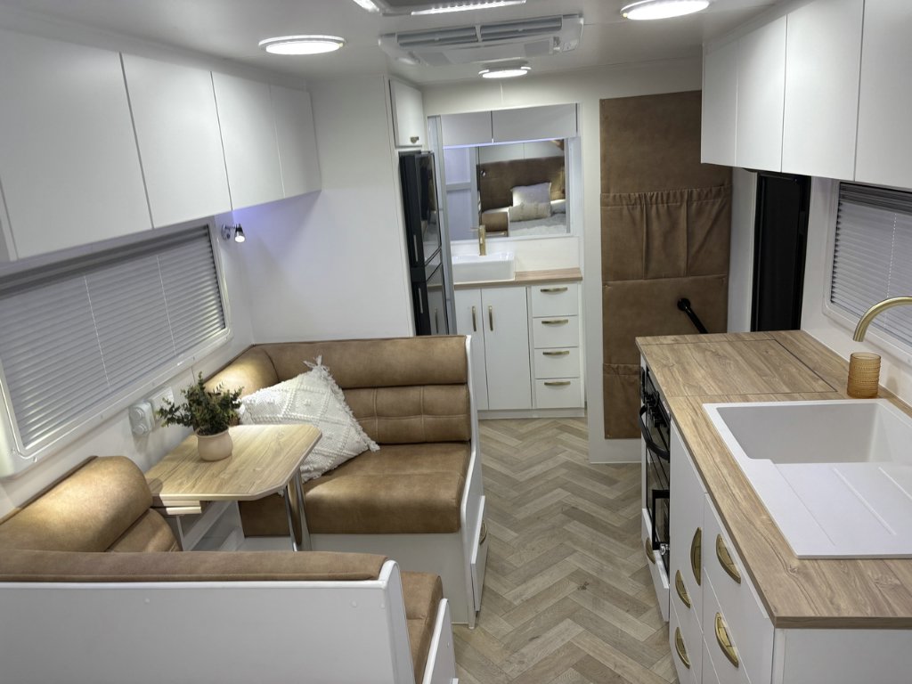 NEW 2026 SUPREME CLASSIC TOURER CARAVAN 1 AXLE