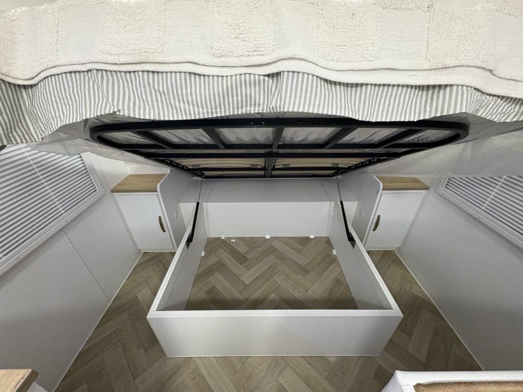 NEW 2026 SUPREME CLASSIC TOURER CARAVAN 1 AXLE