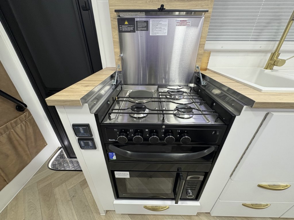 NEW 2026 SUPREME CLASSIC TOURER CARAVAN 1 AXLE