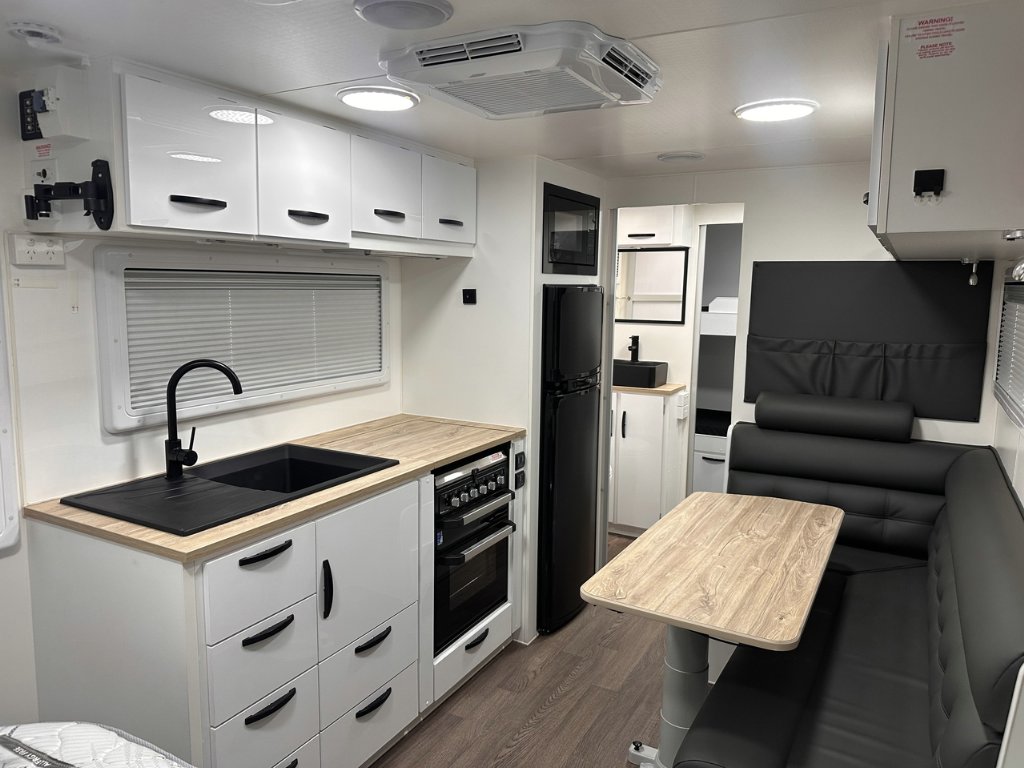 USED 2023 LEADER CARAVANS GOLD LE CARAVAN 2 AXLE