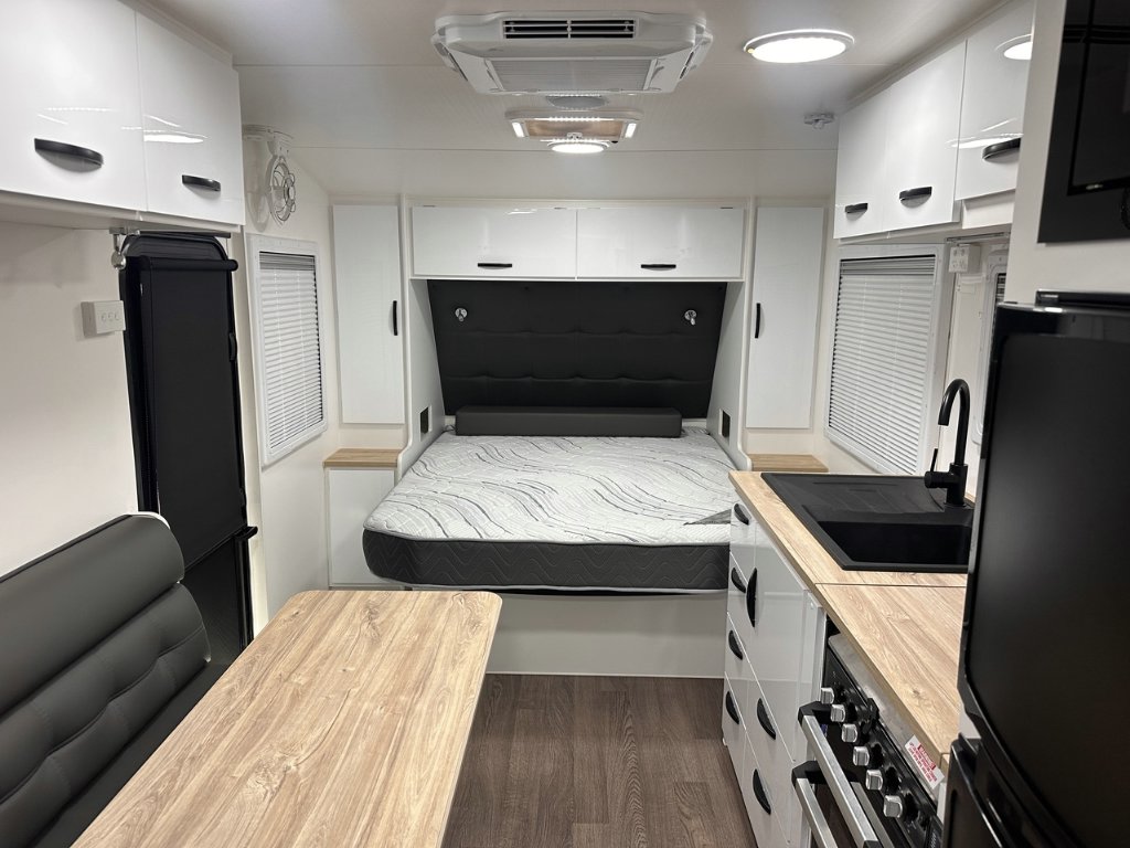 USED 2023 LEADER CARAVANS GOLD LE CARAVAN 2 AXLE